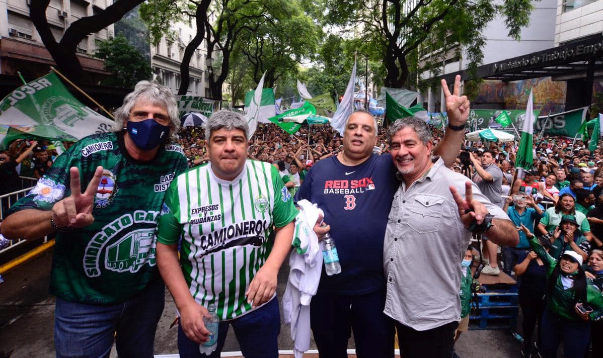 Sonó el teléfono de Moyano y Camioneros suspendió la marcha a Salud - Mundo  Gremial