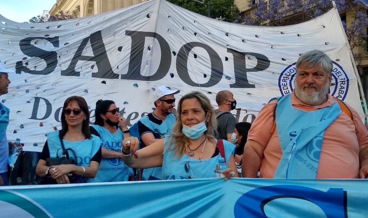 Docentes privados exigen reabrir la paritaria en la Ciudad de Buenos Aires  - Mundo Gremial